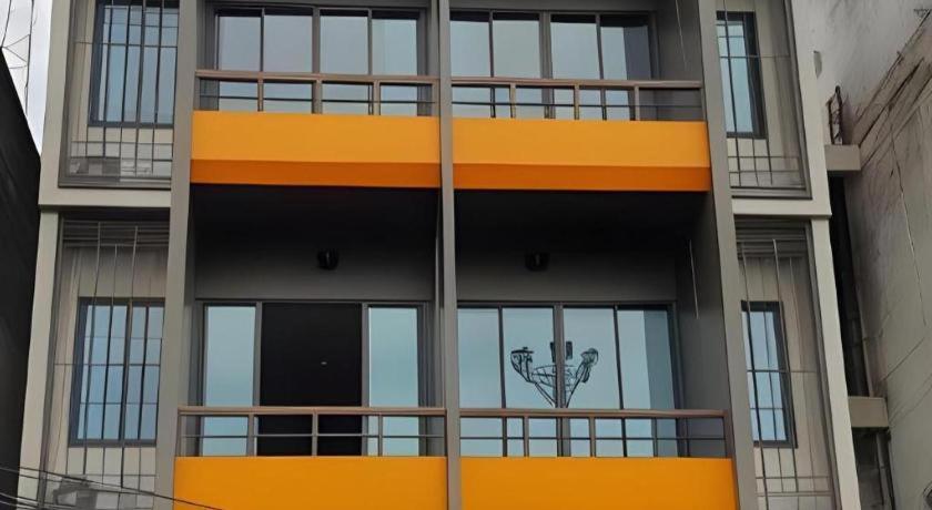 Chomtrang Hotel Exterior photo